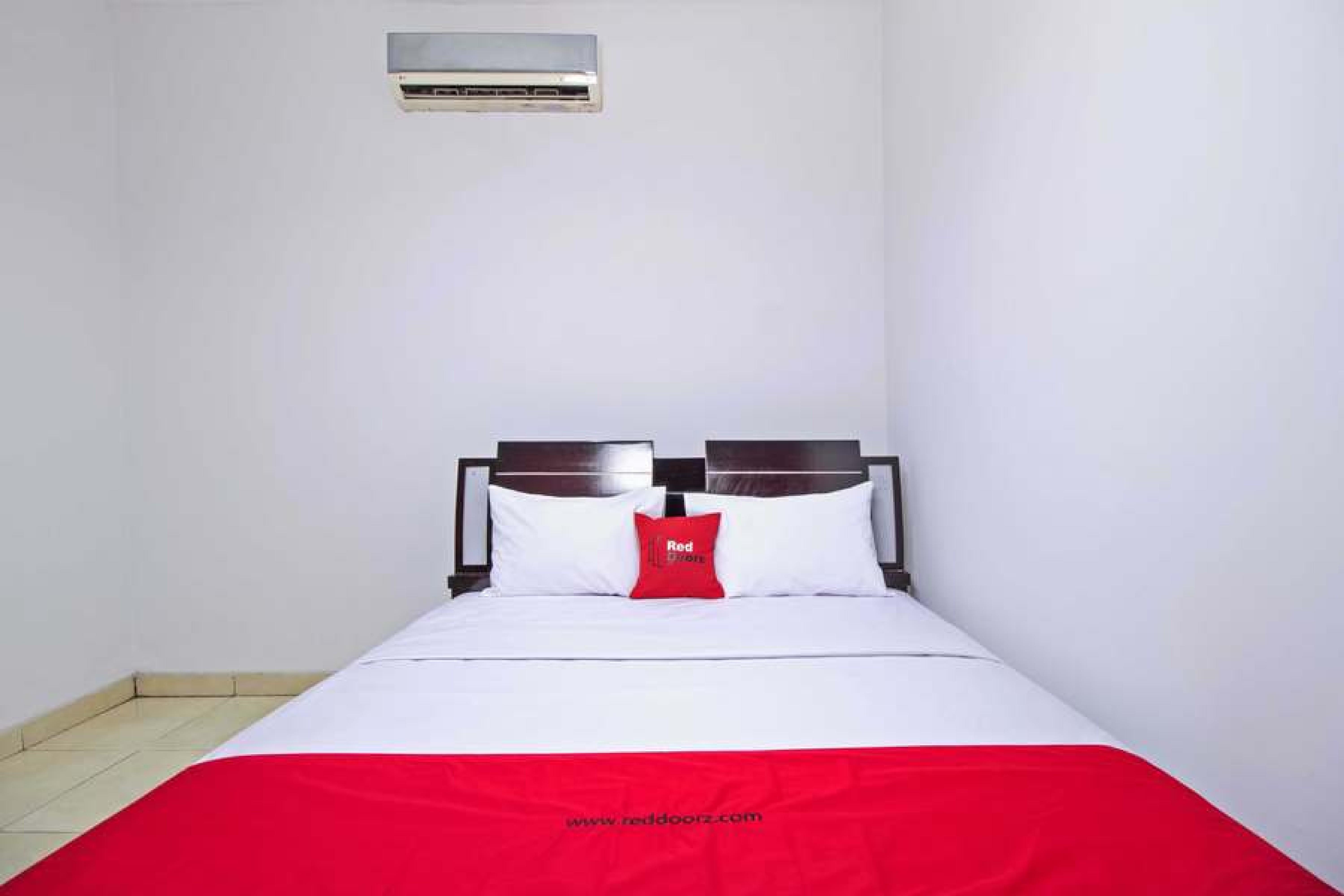 فندق Reddoorz @ Pangeran Antasari 2 تْشيلانداك المظهر الخارجي الصورة