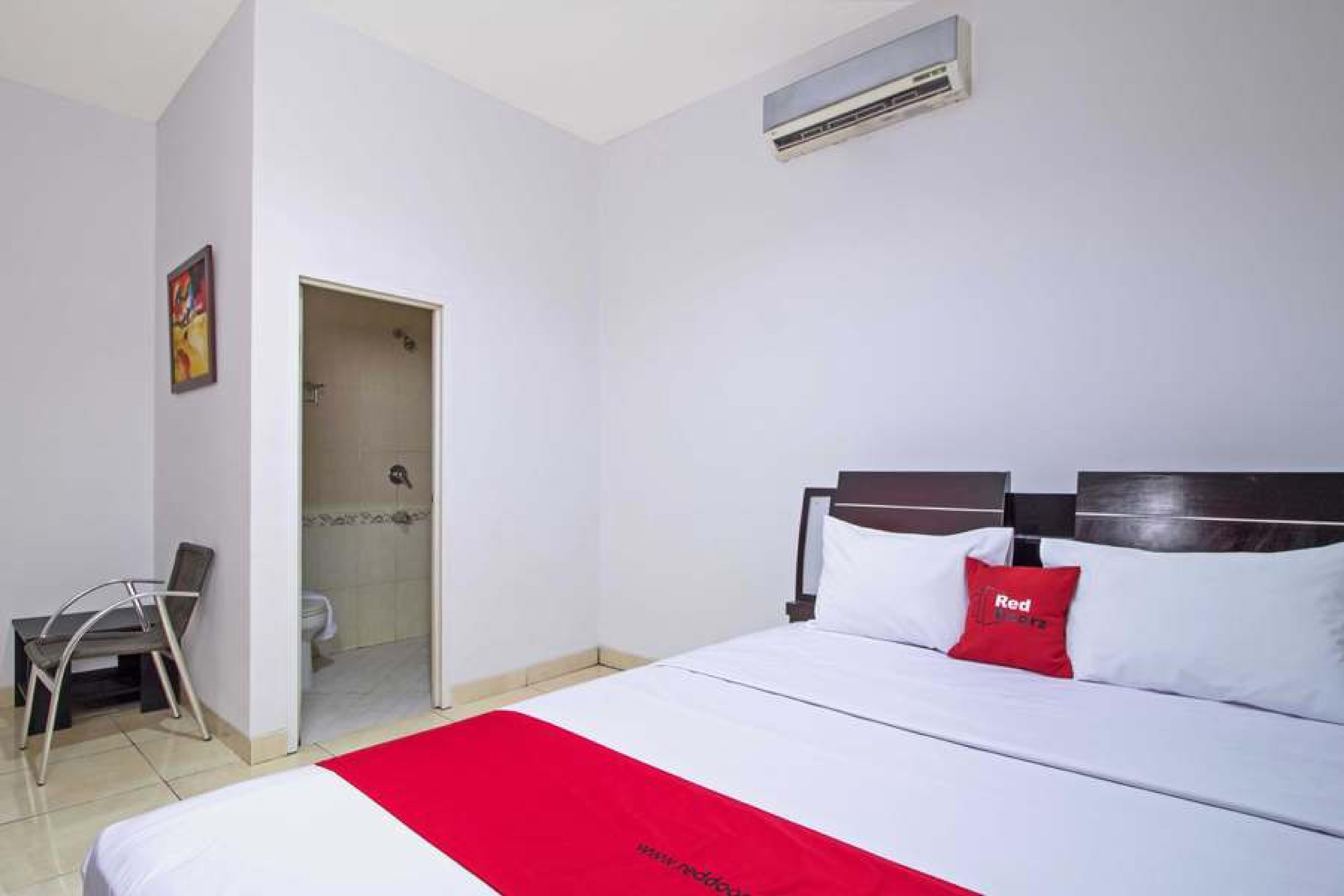 فندق Reddoorz @ Pangeran Antasari 2 تْشيلانداك المظهر الخارجي الصورة