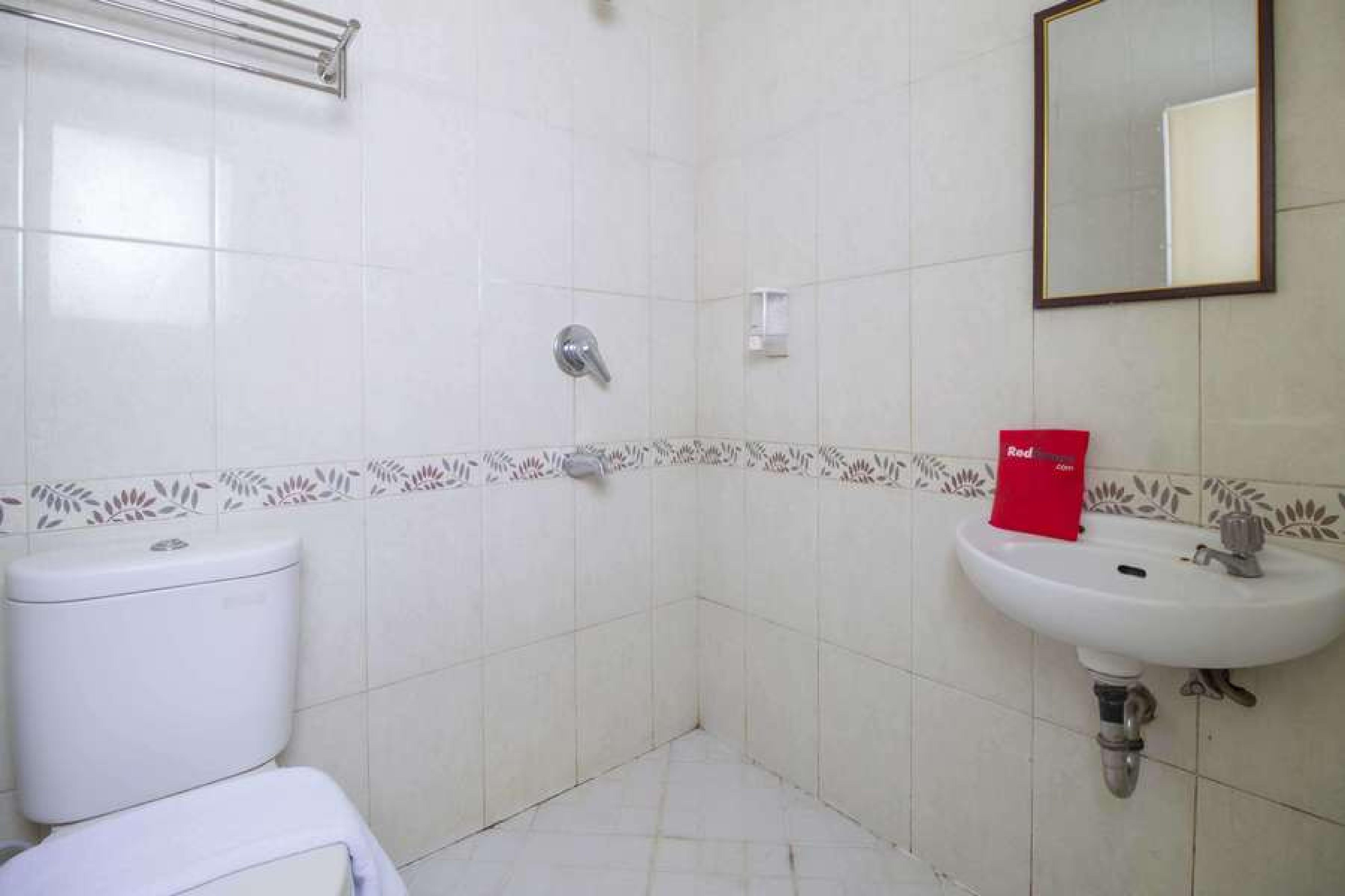 فندق Reddoorz @ Pangeran Antasari 2 تْشيلانداك المظهر الخارجي الصورة