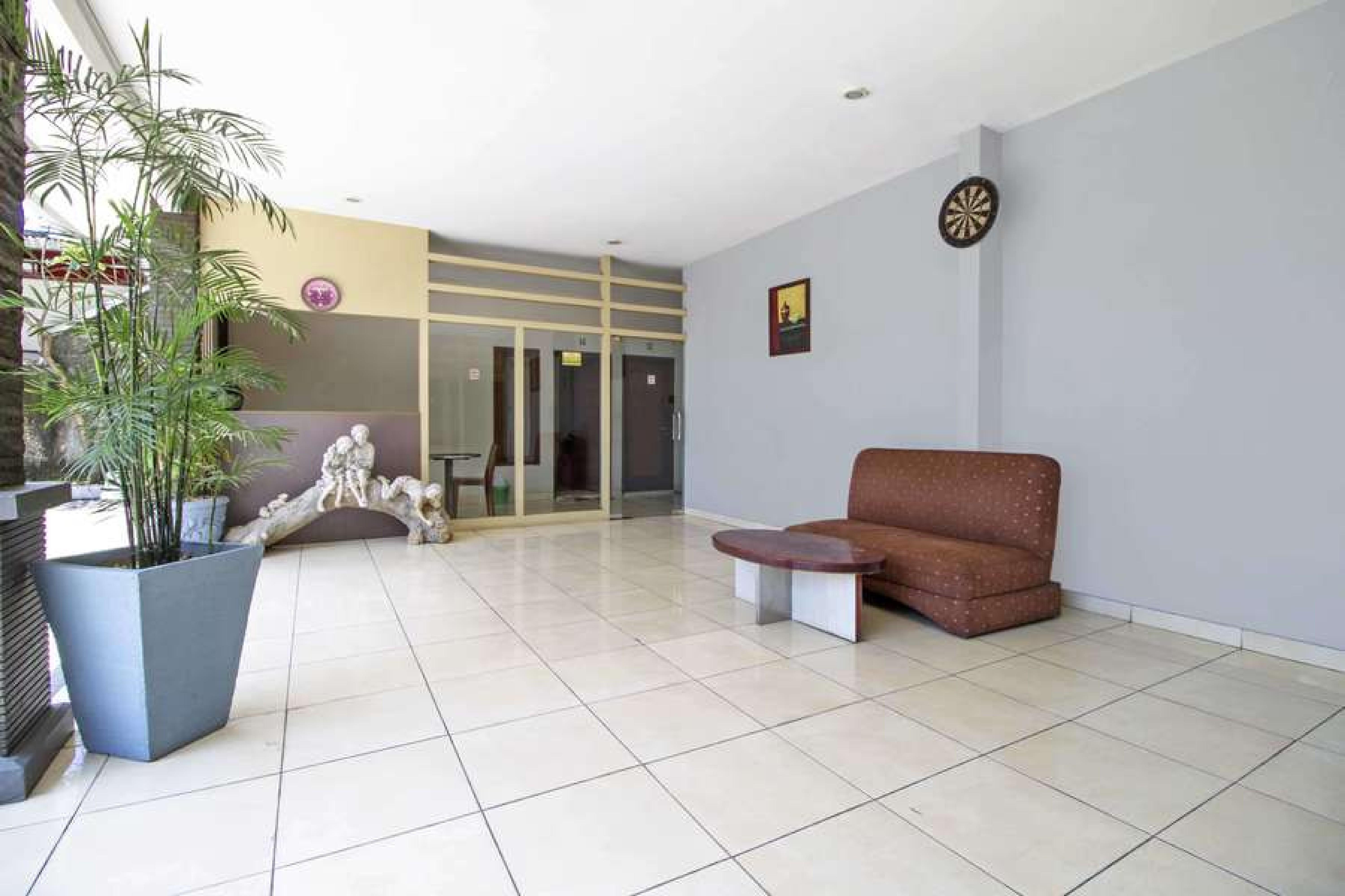 فندق Reddoorz @ Pangeran Antasari 2 تْشيلانداك المظهر الخارجي الصورة