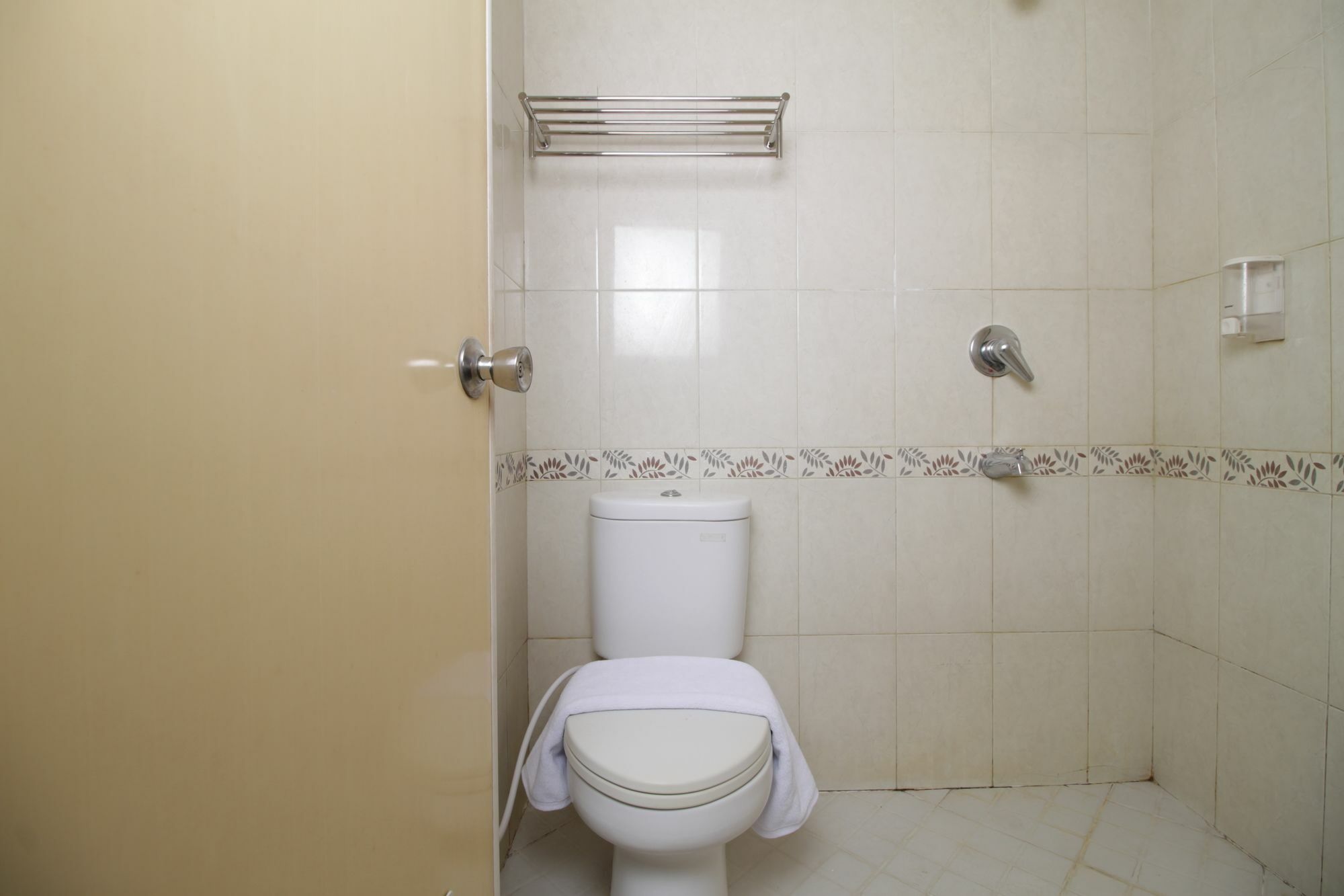 فندق Reddoorz @ Pangeran Antasari 2 تْشيلانداك المظهر الخارجي الصورة