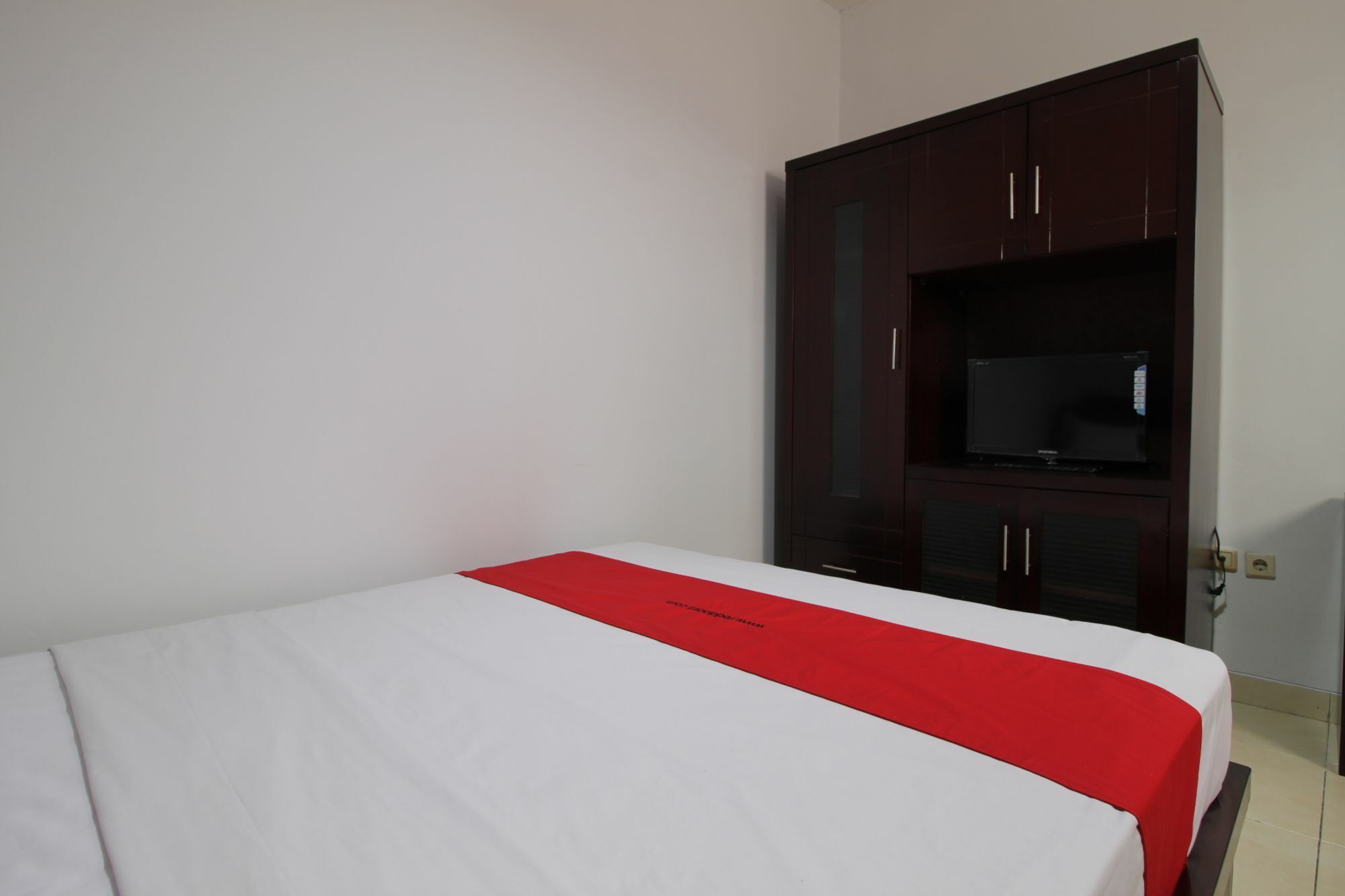 فندق Reddoorz @ Pangeran Antasari 2 تْشيلانداك المظهر الخارجي الصورة