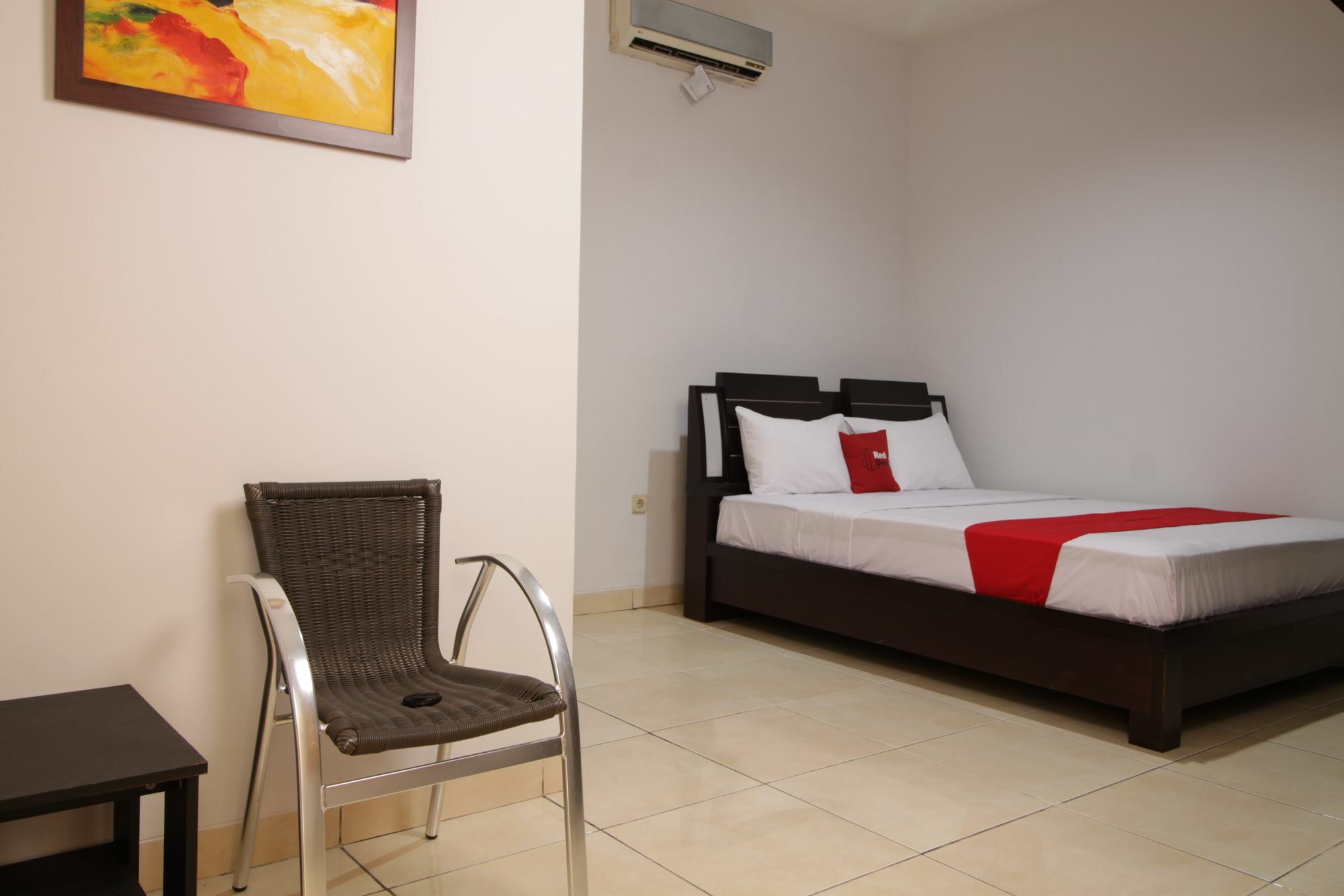 فندق Reddoorz @ Pangeran Antasari 2 تْشيلانداك المظهر الخارجي الصورة