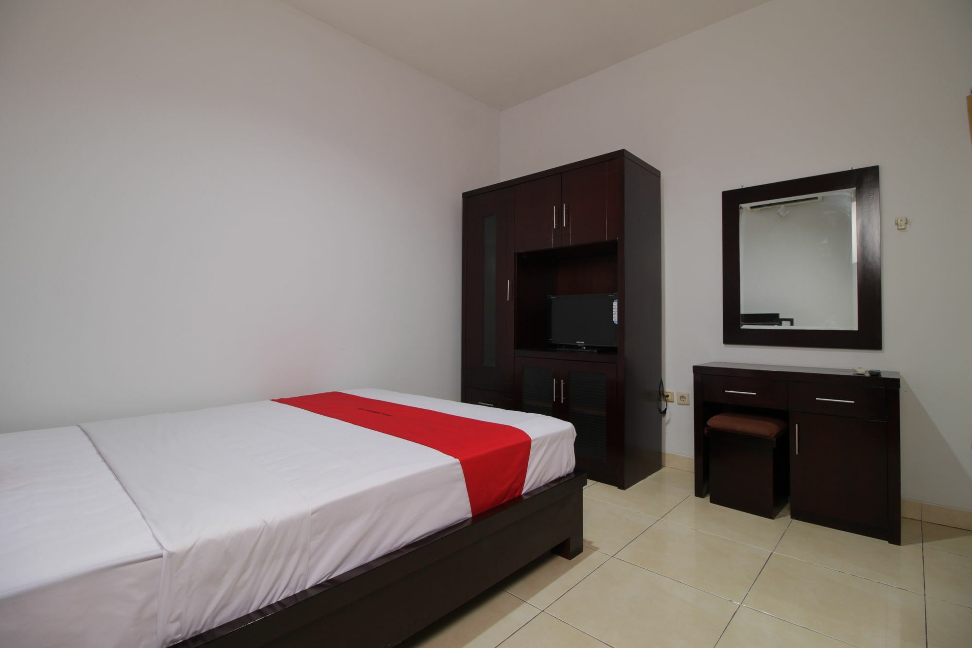 فندق Reddoorz @ Pangeran Antasari 2 تْشيلانداك المظهر الخارجي الصورة